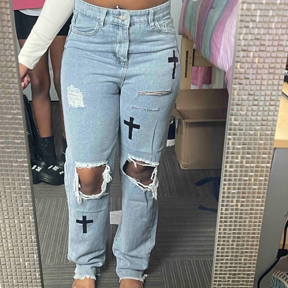 Mid Waist
Pencil Pants Wash Light Blue Jeans with Crosses